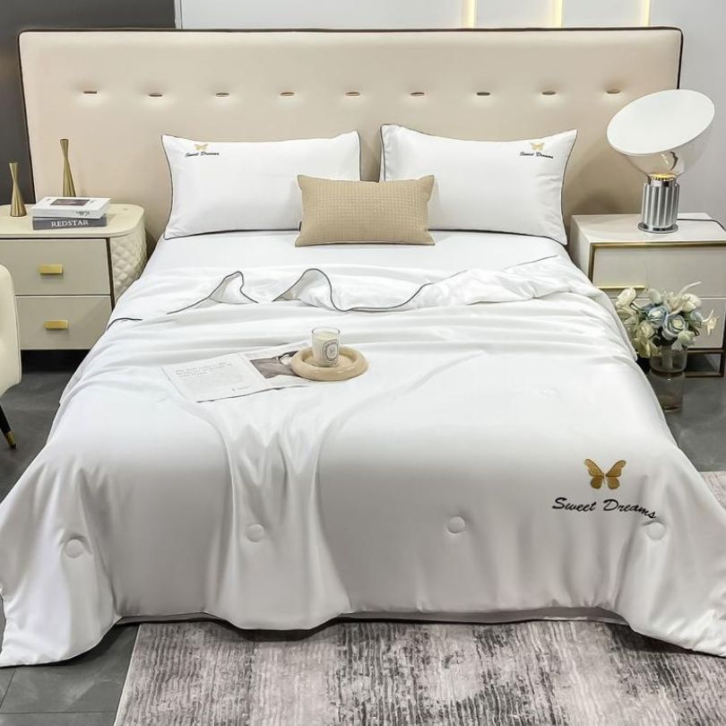 Lenjerie de Pat din Matase cu Pilota – 4 Piese: Eleganta si Rasfat în Dormitorul Tau | COD 08560S